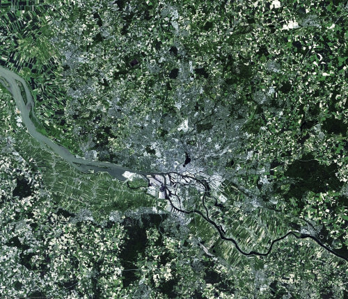 Satellite photo of Hamburg (Germany, May 1988 and June 2015).Hamburg is the second-largest city in G