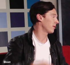 britishmenarehot:  Ben, you got a itchy neck. I’ll help scratch it, or massage…