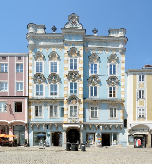 booksnbuildings: Sternhaus in Steyr, Austria. +