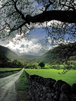 1000pimousse:  Lake District, Cumbria, England (Credit: tocapturecastles.tumblr.com)  seriously. the fuck? i&rsquo;m moving.