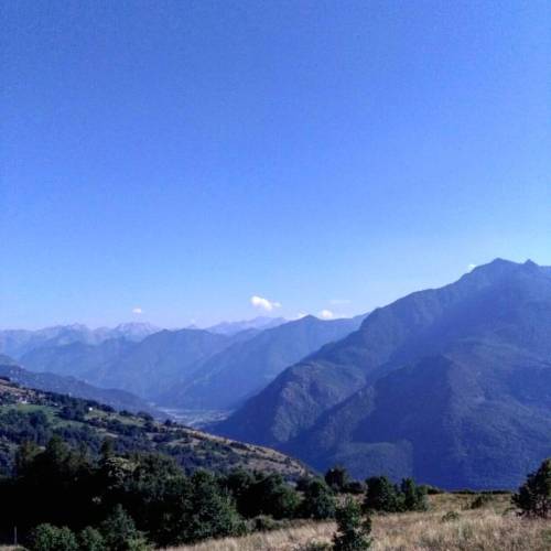 #igers #ig_valdaosta #mountains #valledaosta #saintvincent #italy #skyporn #landscape #scenery (pres