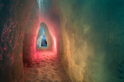 leslieseuffert:   Ben Kuhns (USA) - Ice Castles in Midway, Utah 