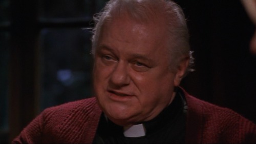 Charles Durning as Reverend Gerald Hutchens in “The Last Supper” (1996).