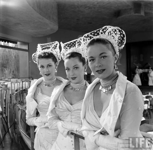 Chorus girls(Nina Leen. 1952)