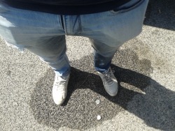 wet-thing:I just peed my jeans on the street! ;) 