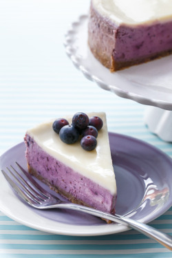 sweetoothgirl:    Blueberry Crème Fraîche Cheesecake  