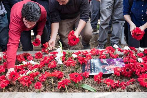 kropotkitten:  Funeral for Kemal Tayfun Benol, one of two anarchists who were killed by the Turkish state in the Ankara suicide bombings