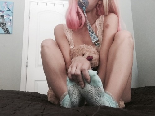 littlebrattykotenok:  Pastel little time 😊