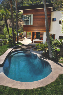 wearevanity:   Backyard Paradise | WAV 