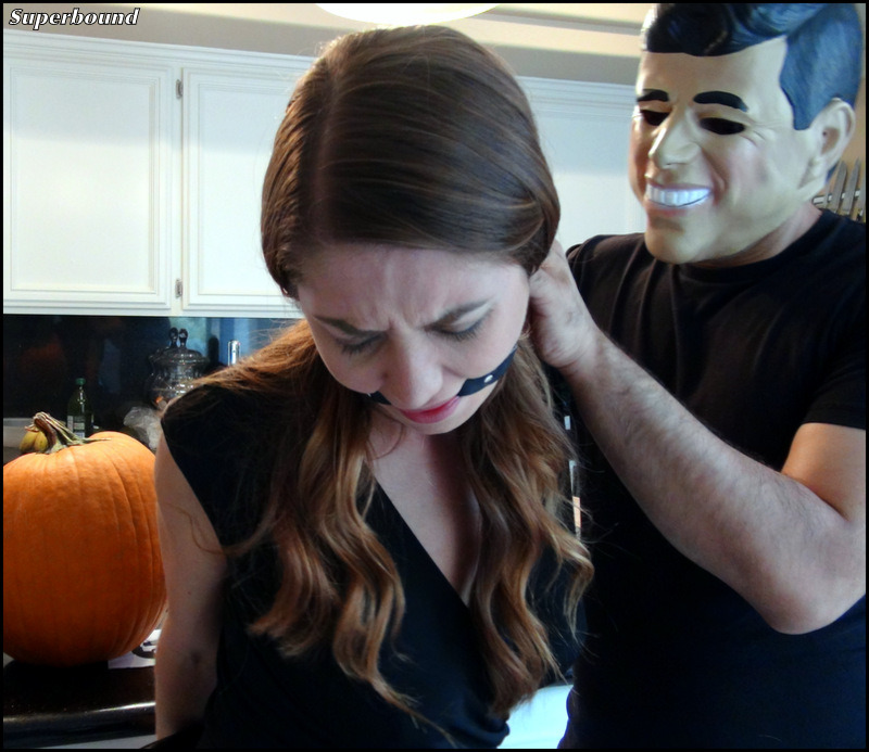 superbounduniverse:  Chrissy in Bondage Witness ProtectionCourtesy of Superbound!