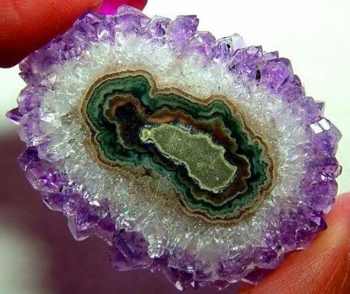 geologypage:  Amethyst Stalactite Cross section | #Geology #GeologyPage #Mineral  Geology Pagewww.geologypage.com