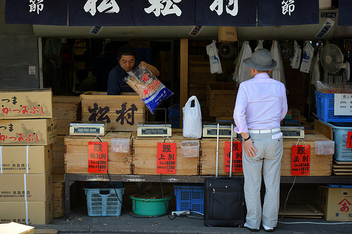 Tsukiji Outer Market #flickstackrFlickr: https://flic.kr/p/HvgARe