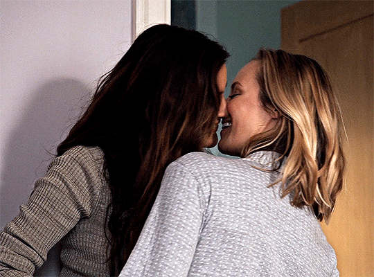 the-possibleastronaut:Every kiss is perfection. Who new such a simple thing could