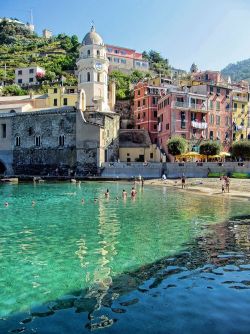 chanelbagsandcigarettedrags:  Cinque Terre, Italy 