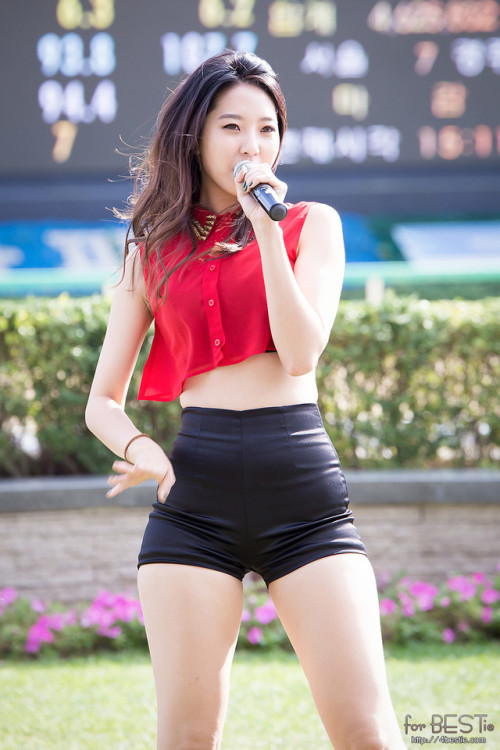 ilovechewy4life: Dahye Thighs OMG she’s my #2 after Hwasa of course