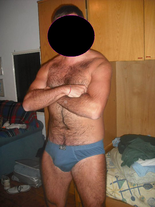 italianbisex:  This guy is 100% straight. He was fucking drunk, I’ve  met him