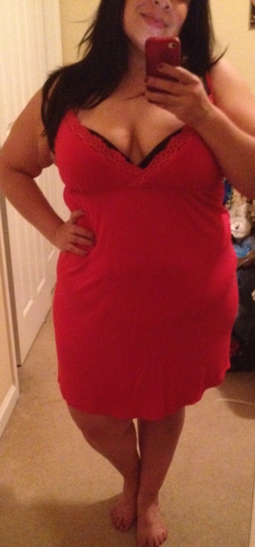 realcurveslatina2012:  Red is definitely my favorite color 💄