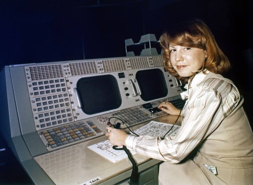 Jackie Parker Was Flight Controller At Nasa At 18 Women In Space