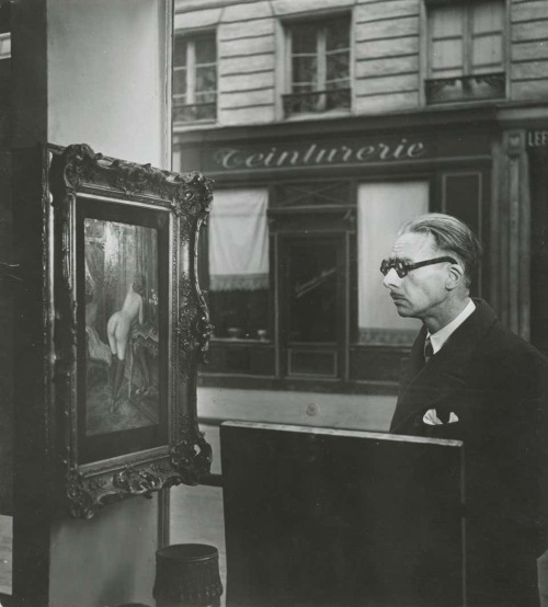 luzfosca:Robert Doisneau. Pedestrians Looking at Painting of a Nude in Paris Antique Shop Window, 19