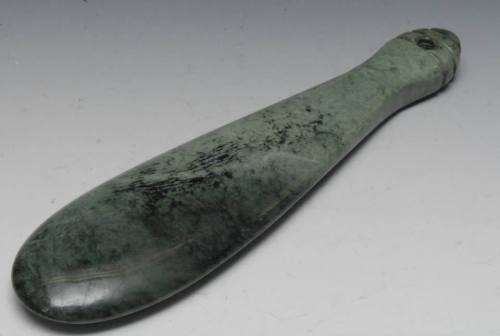 Nephrite mereWe shared one of these Maori clubs made of new Zealand jade some time ago (seehttp://ti