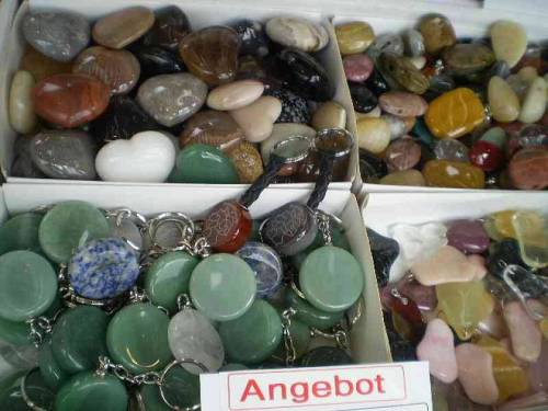 Products made of polished minerals and stones offered for sale during LLA =  Lwóweckie Lato Agatowe 