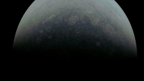 La sonda Juno de la NASA sobrevuela las cimas de las nubes de Júpiter a unos 210.000 kilómetros por 