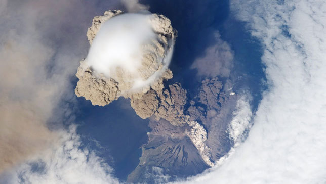 mothernaturenetwork:  Small volcanic eruptions slow global warmingAerosols from volcanoes