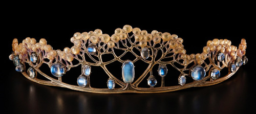 ao3sburbanite:vintagegal:Late 19th century - early 20th century tiaras  (x) (x) (x) (x) (x) These ar