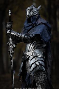 angelpurah:  anim-plosion:  Artorias cosplay by McKilligan  No fucking way 