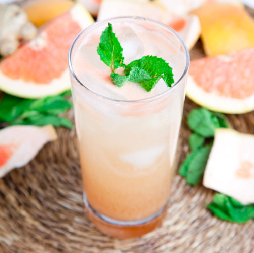 15 *boozy* and ~fruity~ spritzers to keep you cool this summer