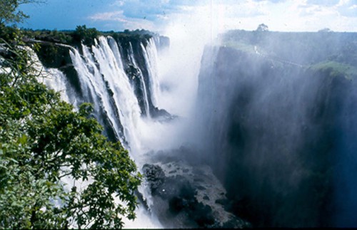 sixpenceee:  Victoria Falls lies on the border of Zambia and Zimbabwe. It’s the largest waterfall in the world. 