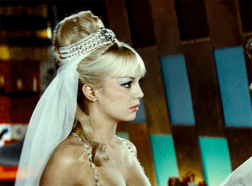 jadoredepp: Mylène Demongeot as Hélène in Fantômas (1964)