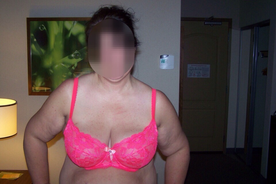 mybbwwifeshared:  Getting ready for a friend.