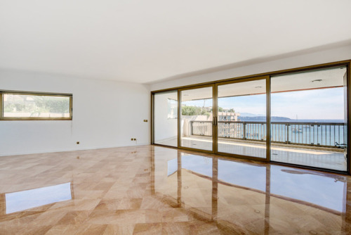 Make this Sleek Monte Carlo Apartment Your Home in the PrincipalityIf you are looking to put down ro