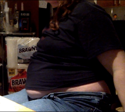 peachypearchub:some screenshots from my video/ sponsored feeding, I can’t get over how big I am getting 