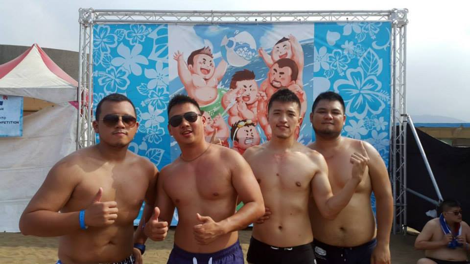 noodlesandbeef:  gaymanga:  Bear Festival (熊祭) is a huge bear beach party in
