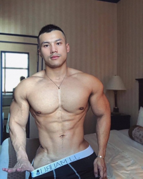 999gold:Model: Ryan Hoang porn pictures