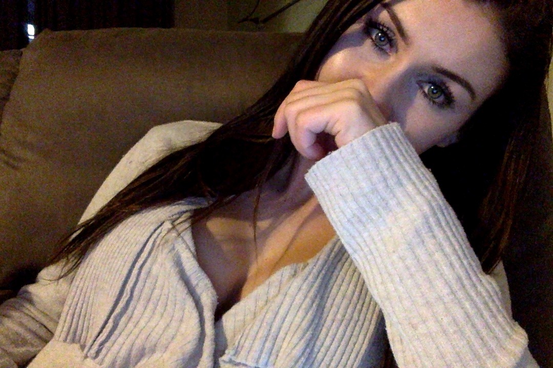 jordanhoney:  mybodyparty:  jordanhoney:  my friday night is consisting of red wine,