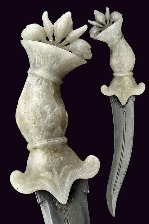 armthearmour: A lovely Kard with a white jade grip, India, ca. 18th century, from Czerny’s Internati