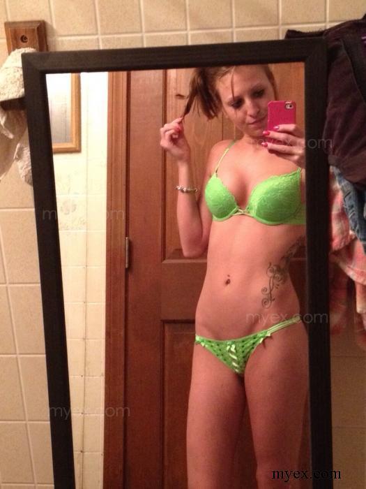 familypornlover:  geeegity:  Nannette Abbott of Northfield, New Hampshire   https://www.facebook.com/nannette.abbott?fref=ts