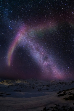 55mint:  Aurora and the Milky WayBy Trine