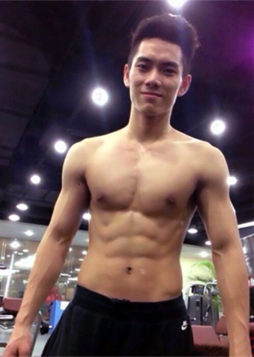 gungyu:  welovediscostick:  Not sure it’s real or not  好大喔。>\