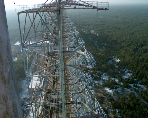 destroyed-and-abandoned:  Antenna of the Duga-3  over-the-horizon  radar system, Chernobyl, Ukraine