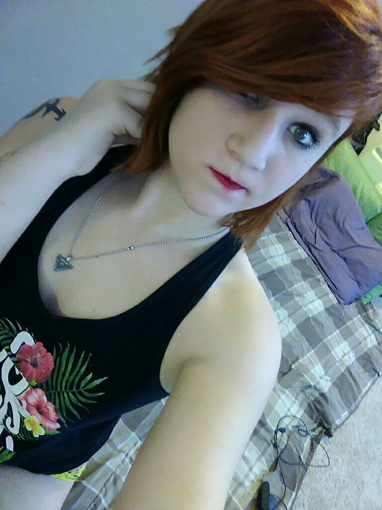 thelastalespian:I figured I would try out a hat :3
