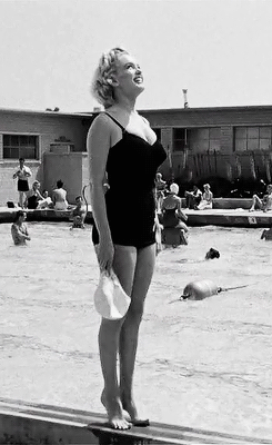 auldcine:  Doc! That’s awful high! Marilyn Monroe in Monkey Business (1952) 