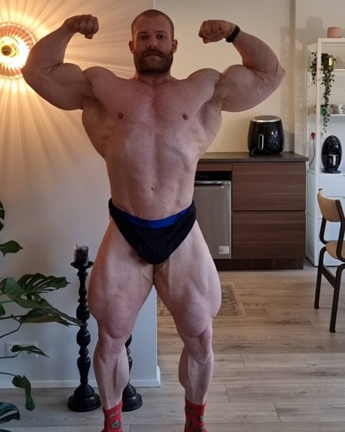 ICELANDIC BODYBUILDER VILMAR VALPORSSONSee more: https://musclelovergr.blogspot.com/2022/04/valporss