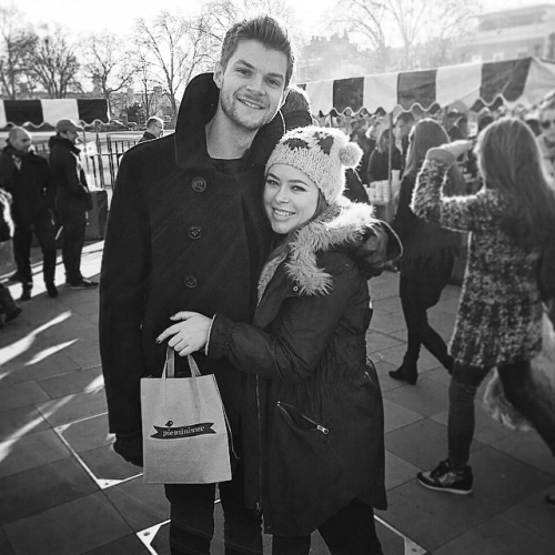 fknsex:  If you don’t think they’re the cutest couple then you’re wrong.  Happy 8 years janya :’)