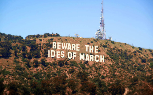 catilinas:some soothsayer changed the hollywood sign again???
