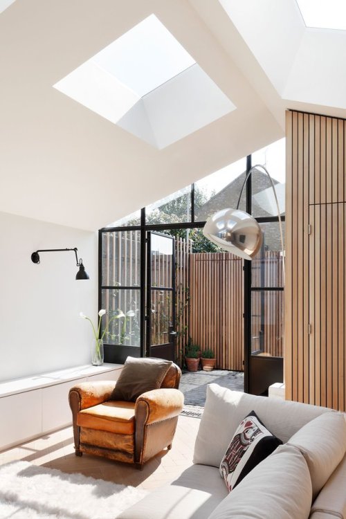 architorturedsouls:  The Courtyard House / De Rosee Saph: Alex James