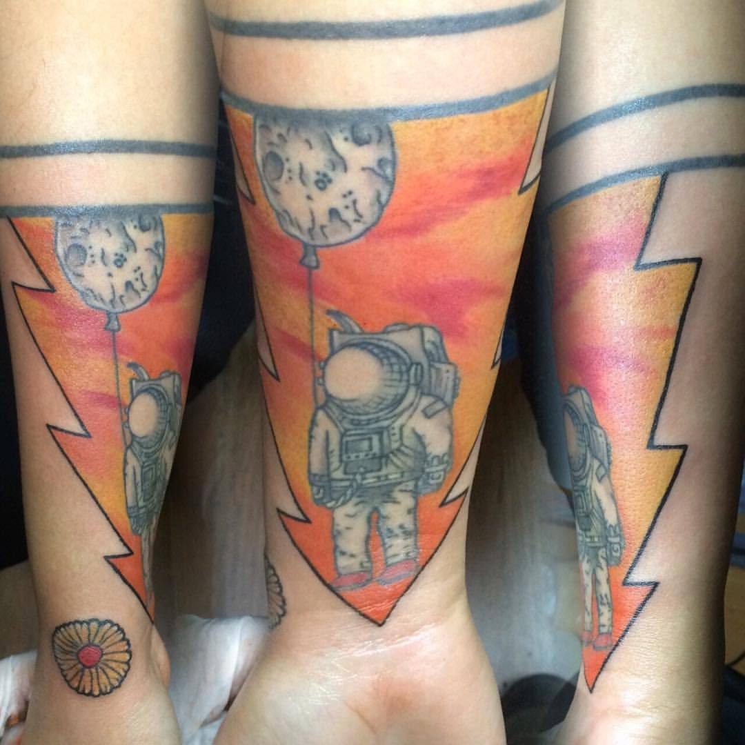 #crepúsculo #tattoo #tatuaje #tatu #ink #inked #inkup #inklife #brazo #space #orange